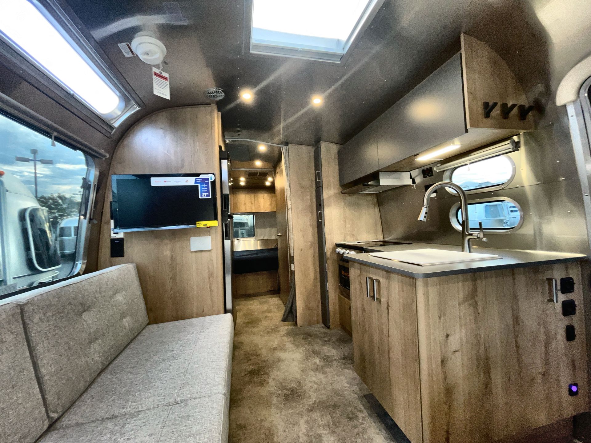 2026 Airstream 25FBQ Base