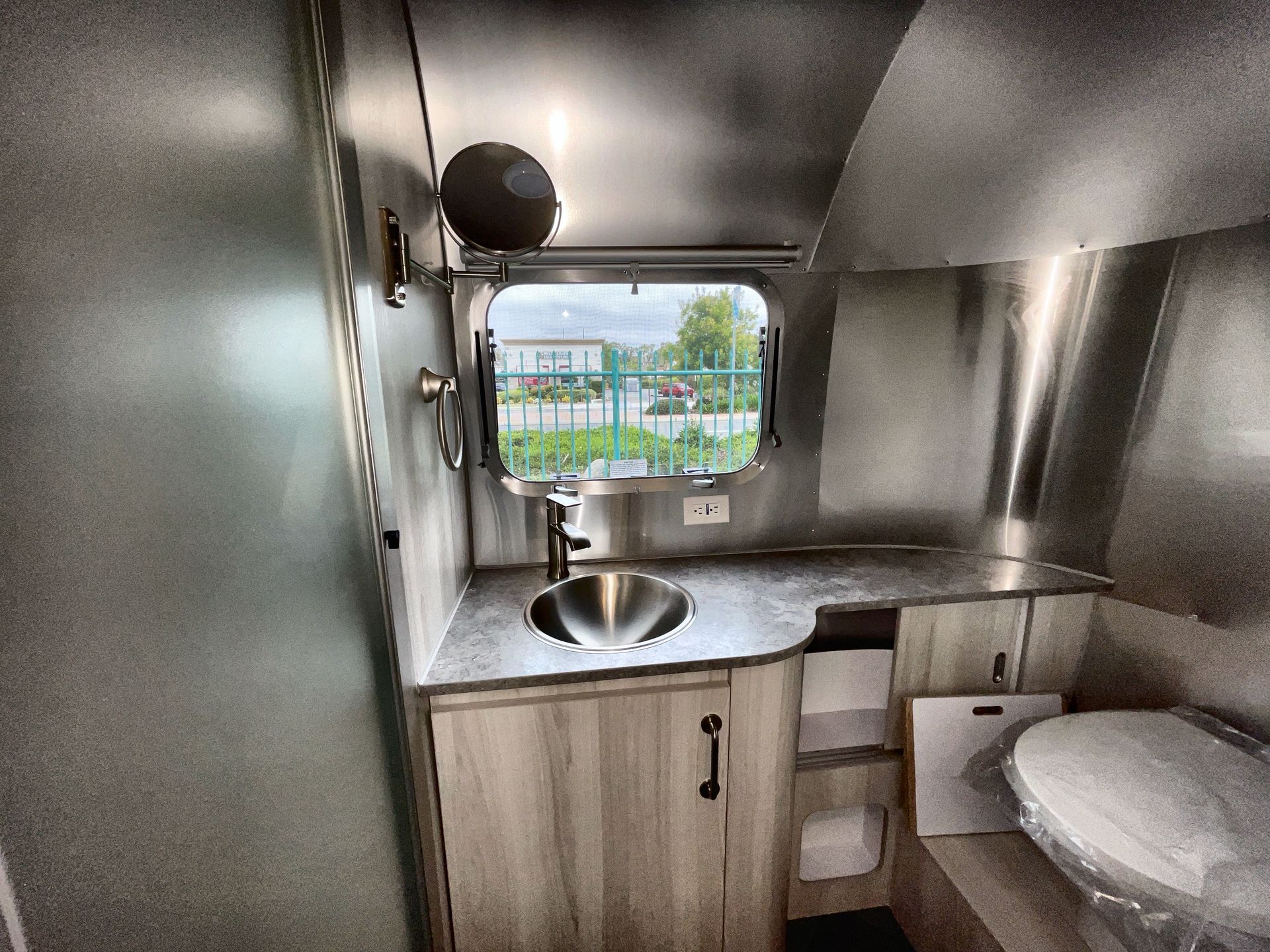 2025 Airstream 23FBQ Base