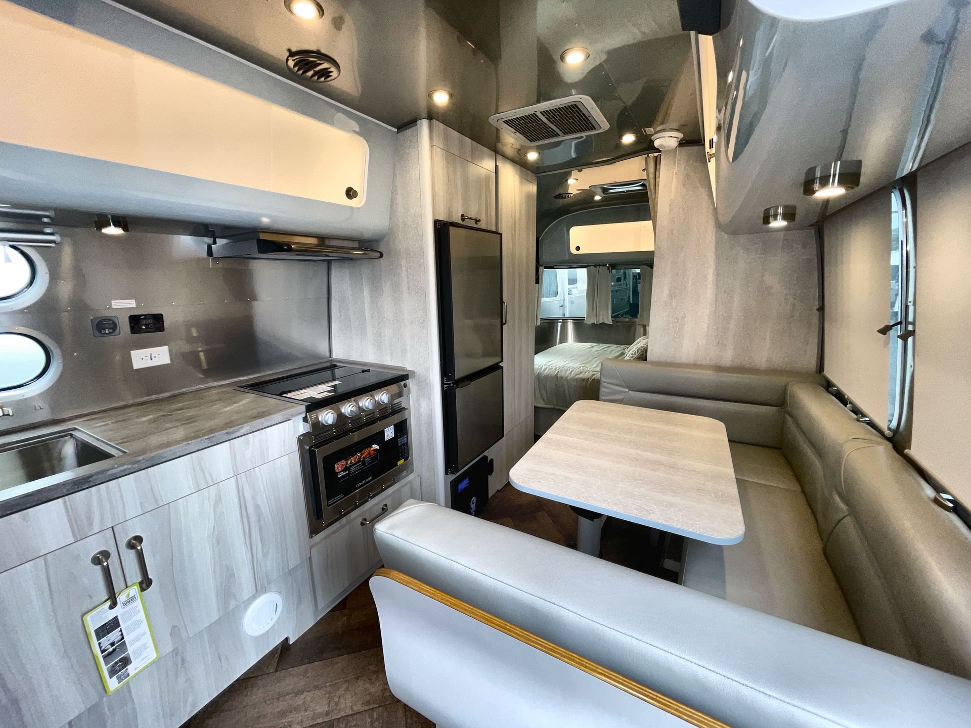 2025 Airstream 23FBQ Base