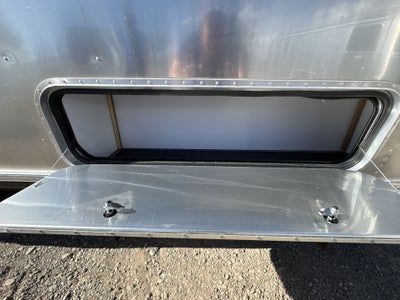 2025 Airstream 27FBT Base