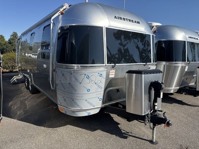 2026 Airstream 27FBQ Base