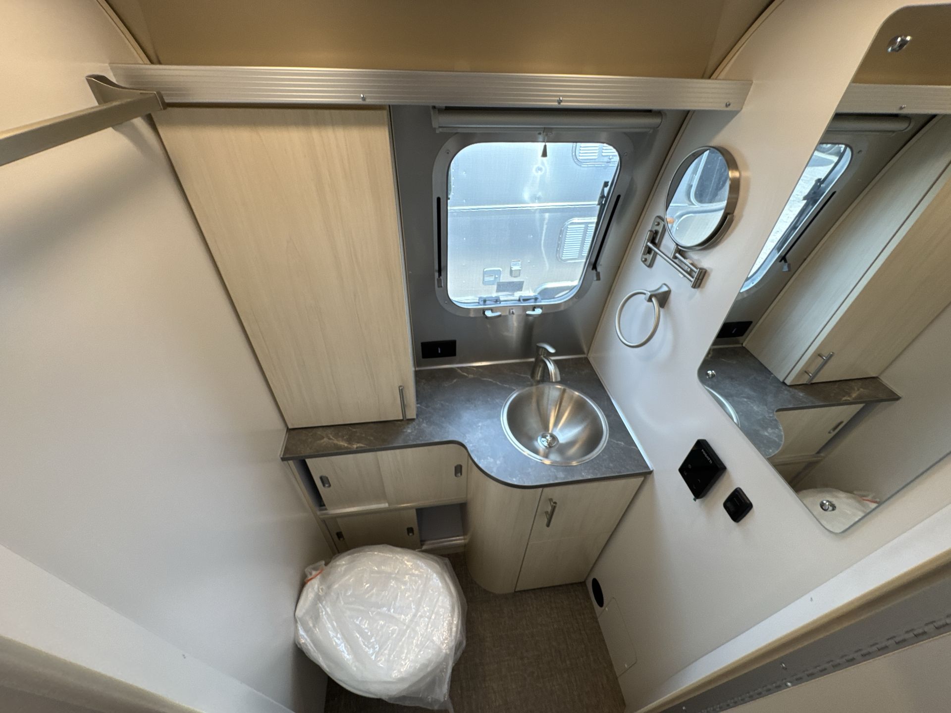 2026 Airstream 27FBQ Base
