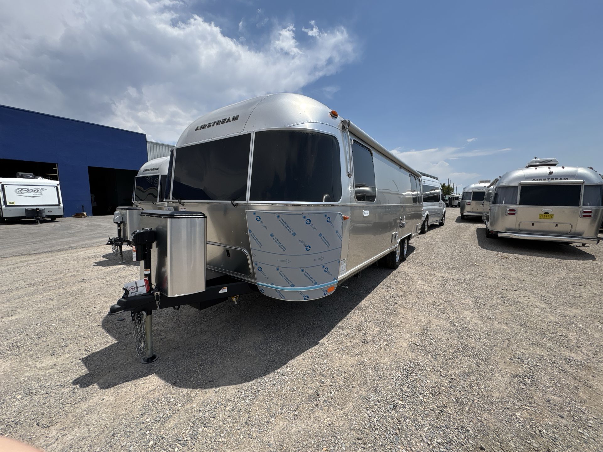 2026 Airstream 27FBQ Base