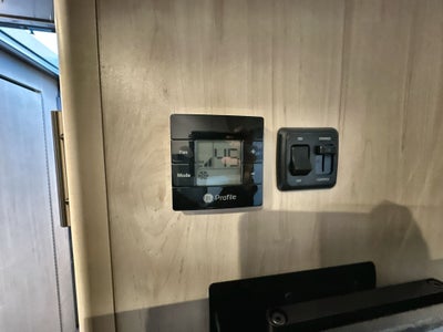 2026 Airstream 27FBT Base