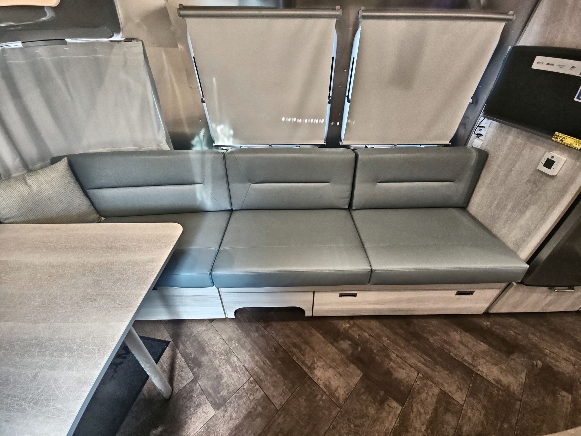 2025 Airstream 27FBT Base