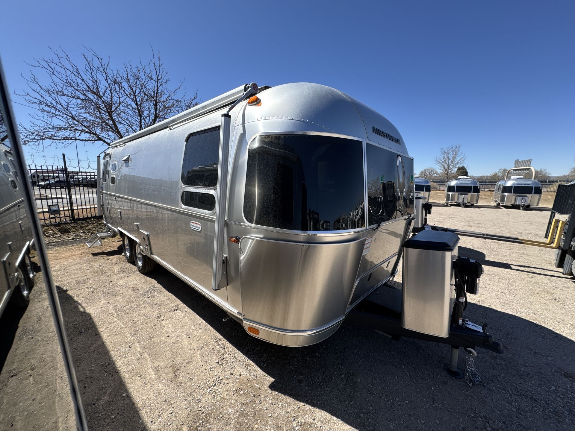 2025 Airstream 27FBQ Base
