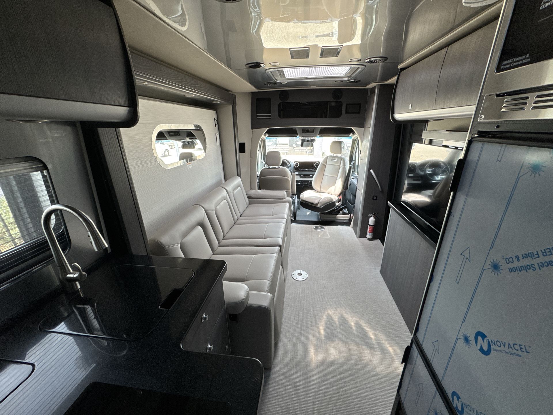 2025 Airstream Murphy Suite Base