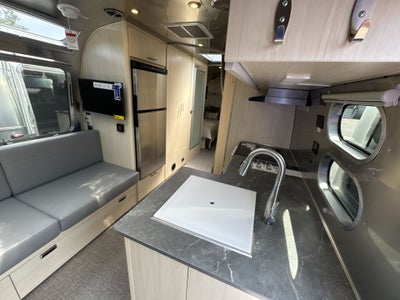 2025 Airstream 27FBT Base