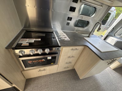 2025 Airstream 27FBT Base