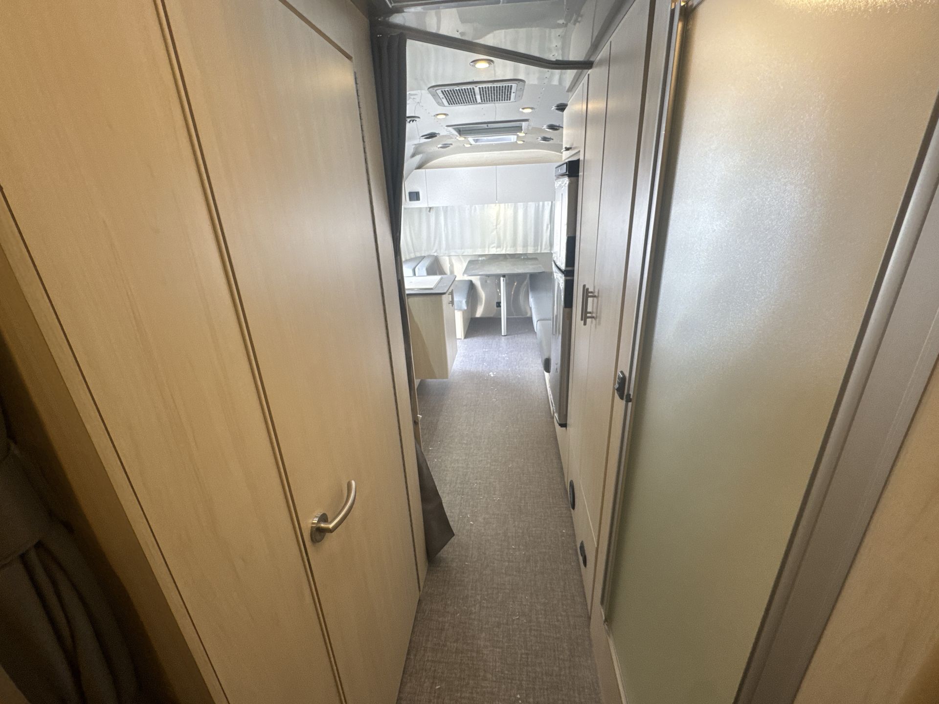 2025 Airstream 27FBQ Base