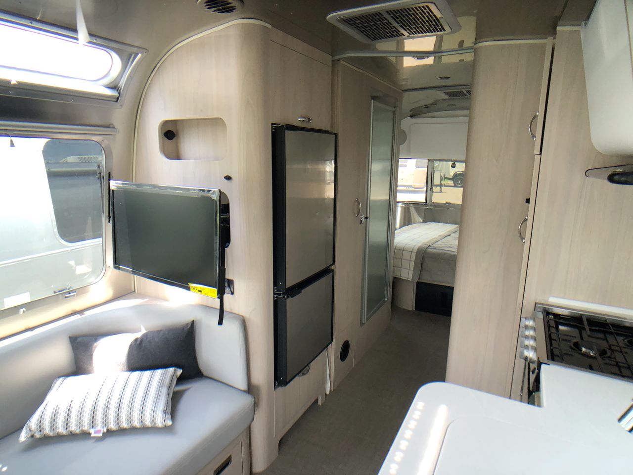 2026 Airstream 25FBQ Base
