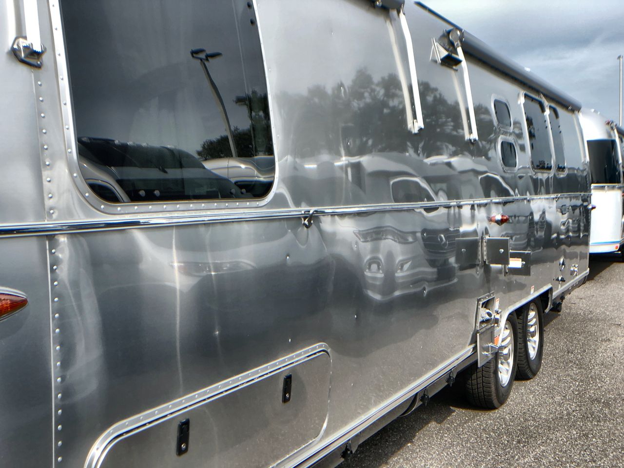 2026 Airstream 33FBT Base