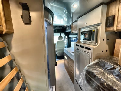 2025 Airstream Rangeline Base