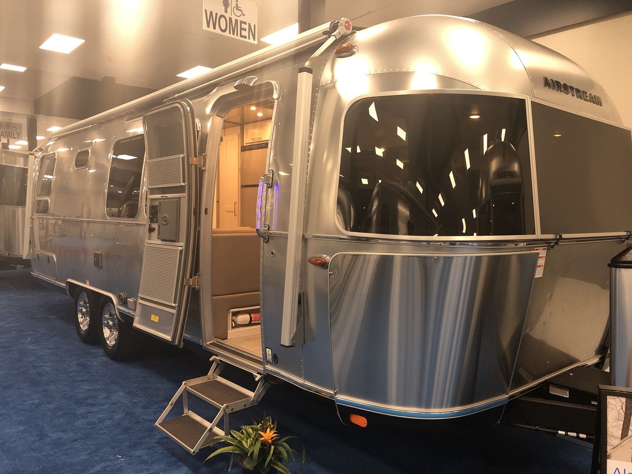 2026 Airstream 28RBT Base