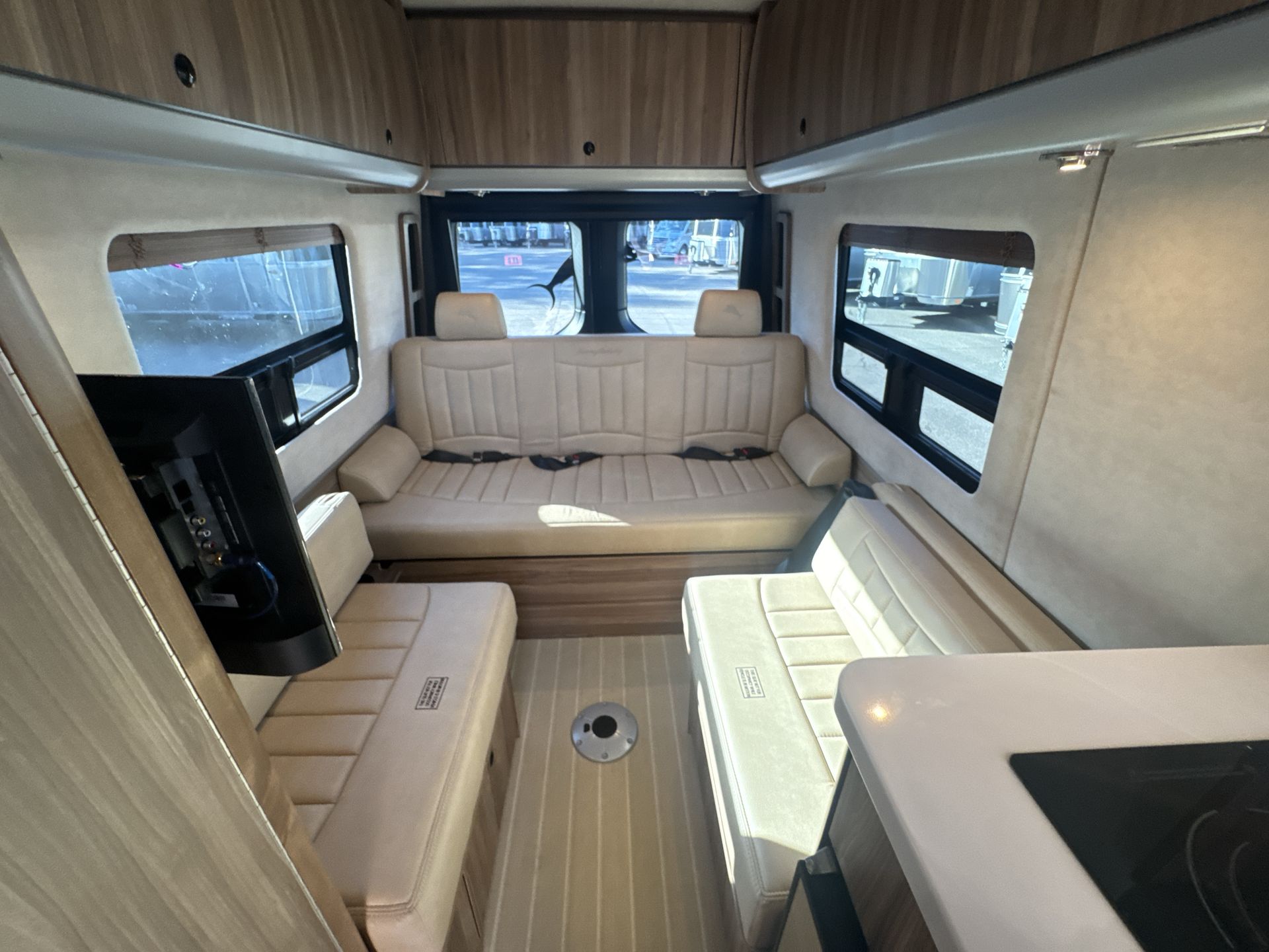 2025 Airstream 24 GL Base