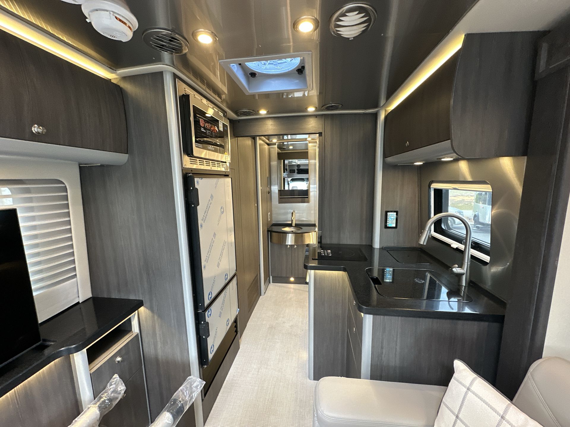 2026 Airstream Murphy Suite Base