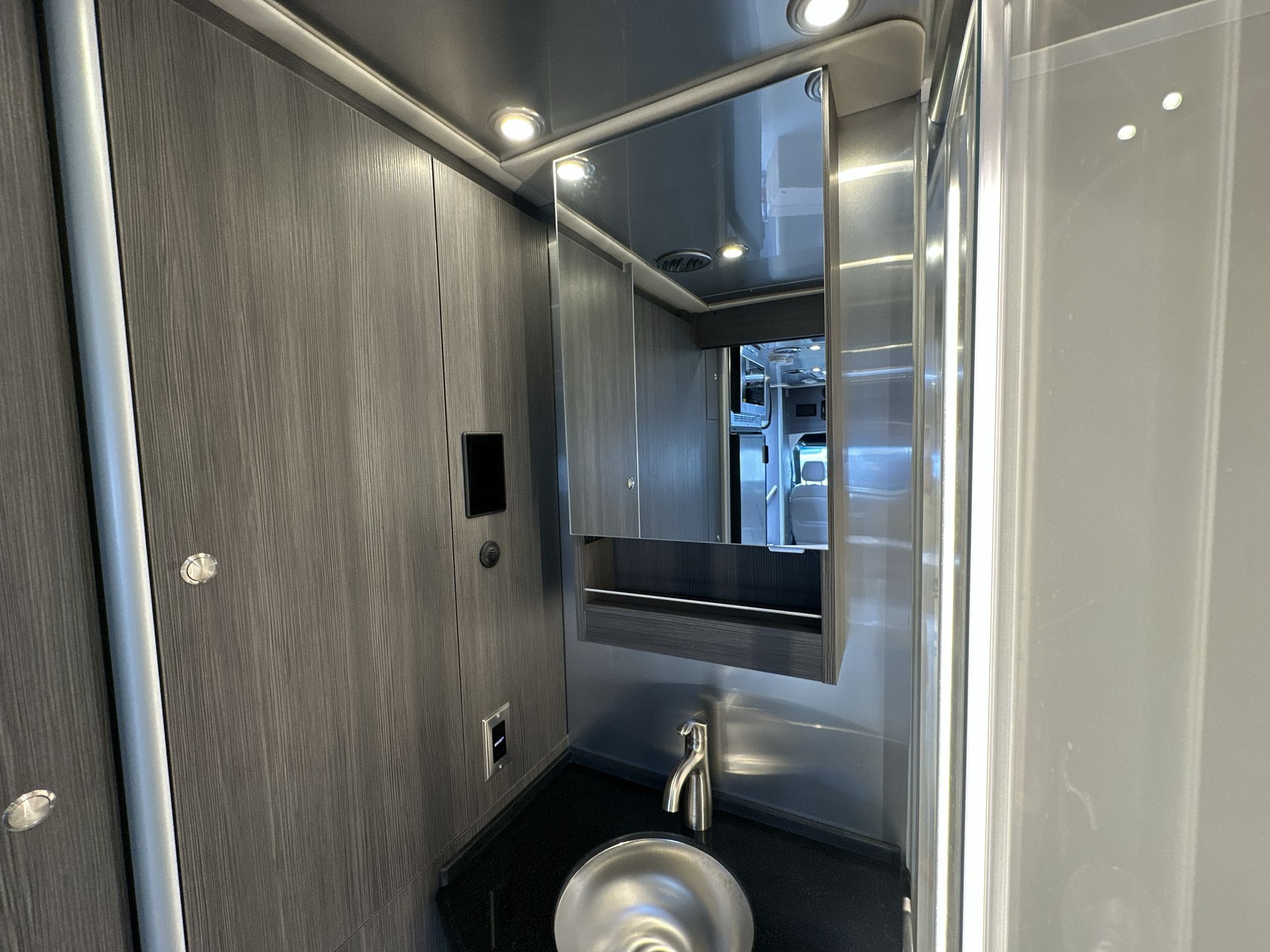 2026 Airstream Murphy Suite Base