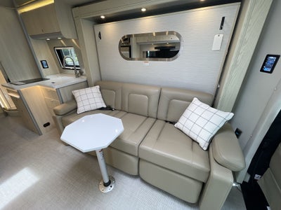 2025 Airstream Murphy Suite Base