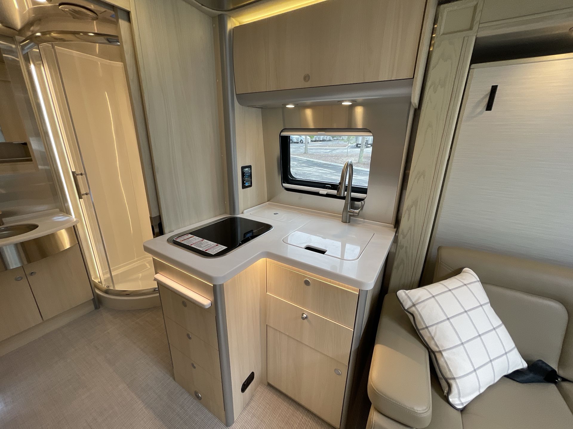 2025 Airstream Murphy Suite Base