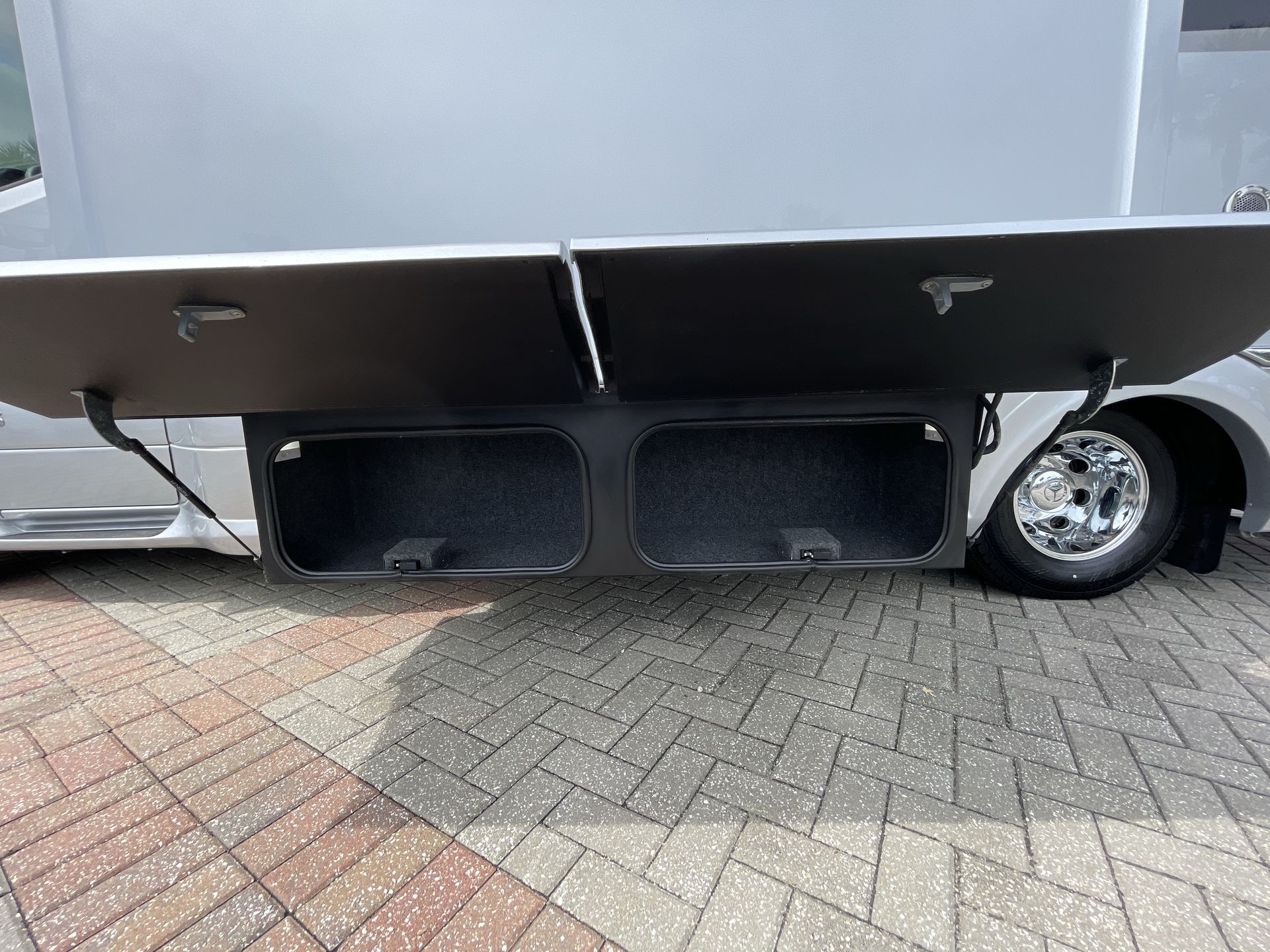 2025 Airstream Murphy Suite Base