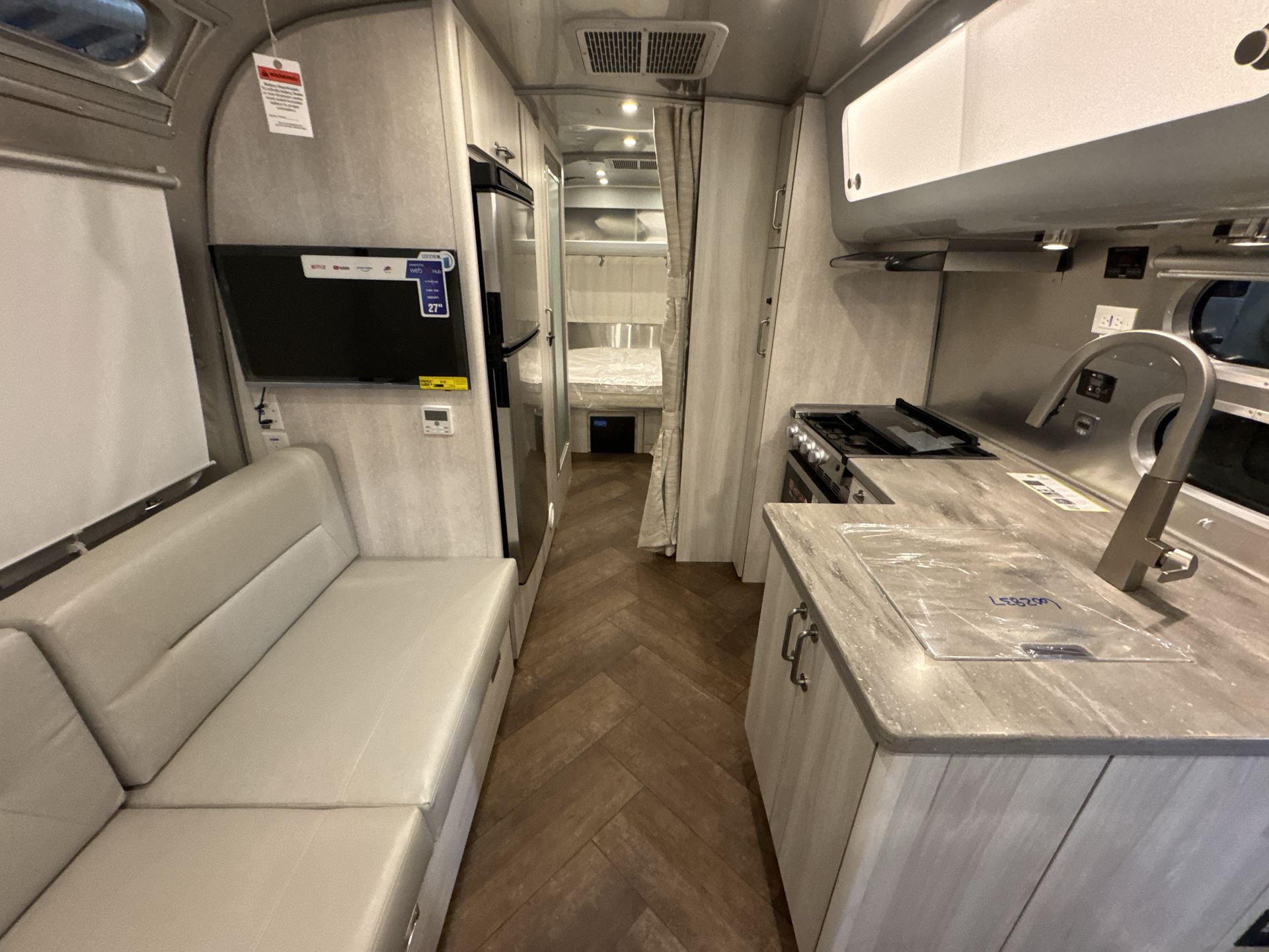 2025 Airstream 25FBQ Base