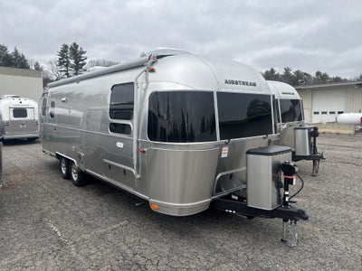 2025 Airstream 27FBT Base