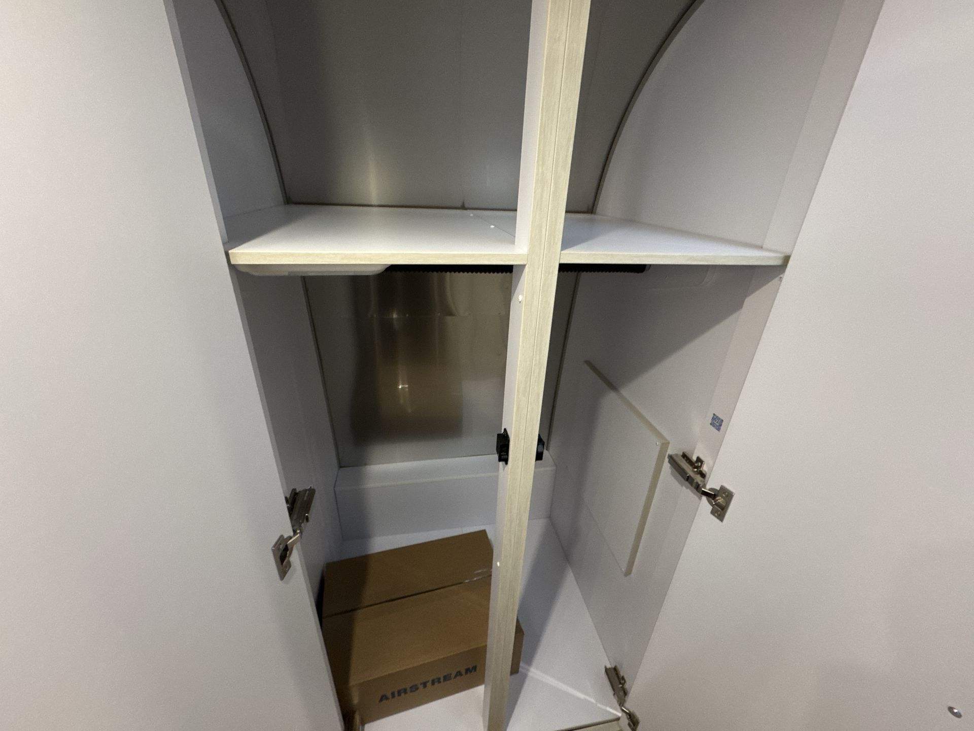 2025 Airstream 27FBQ Base