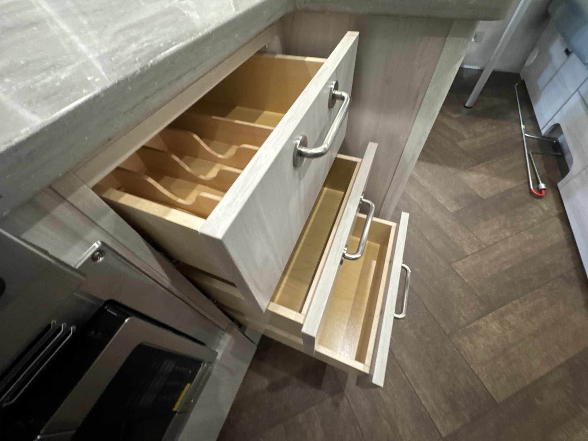 2025 Airstream 27FBQ Base