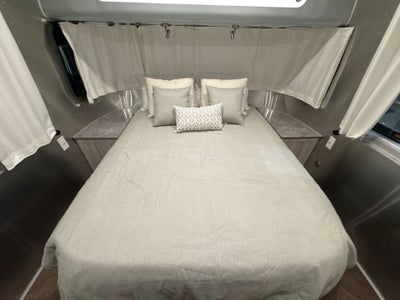 2025 Airstream 27FBQ Base
