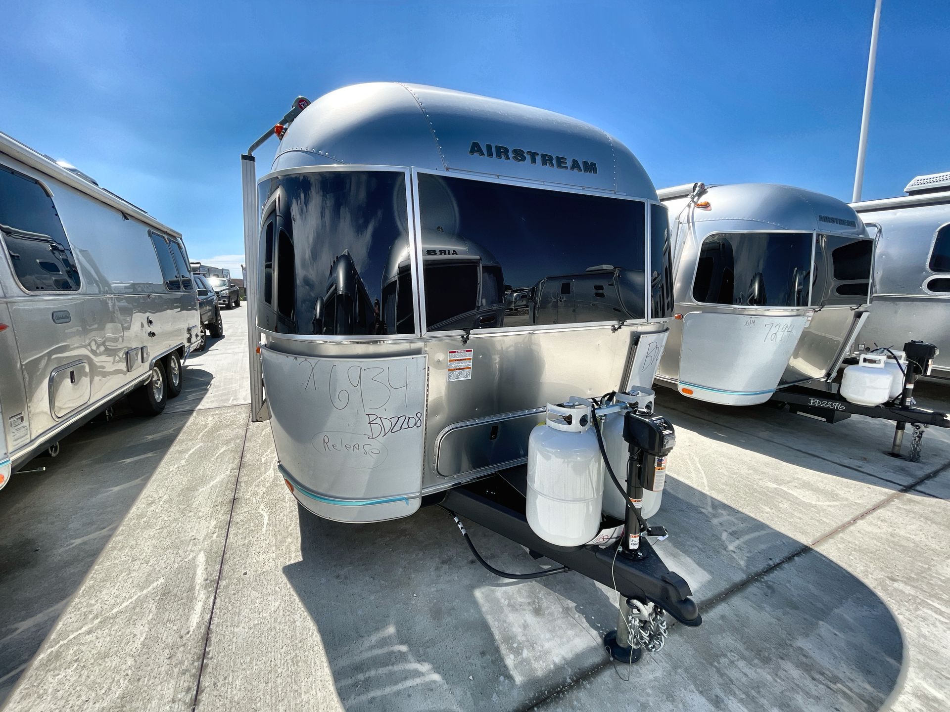2026 Airstream 27FBT Base