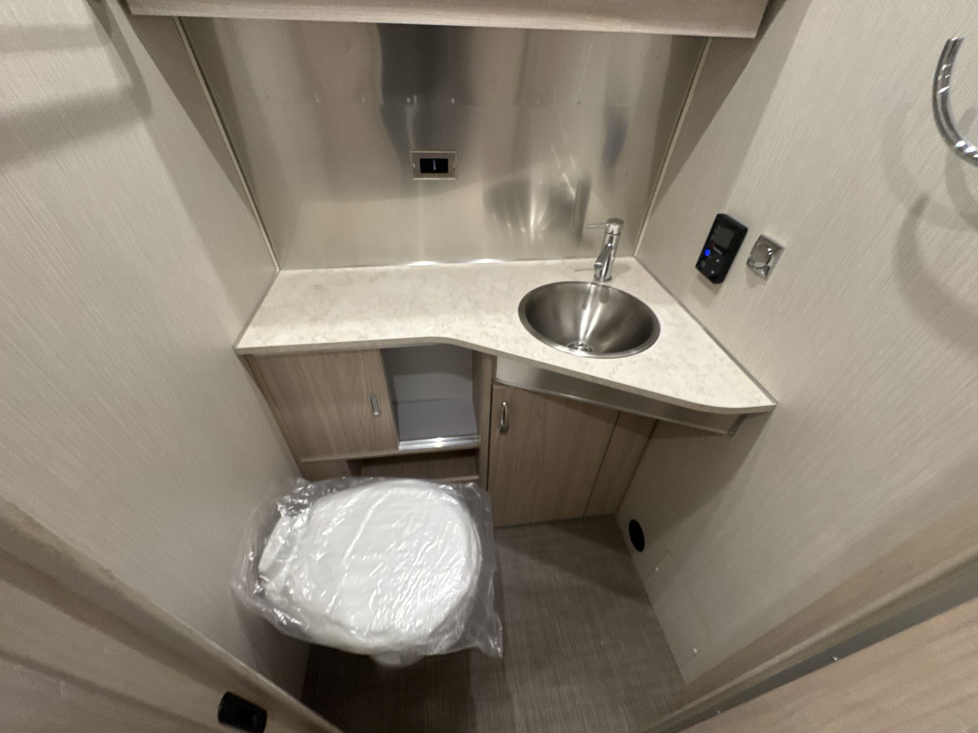 2025 Airstream 25FBQ Base