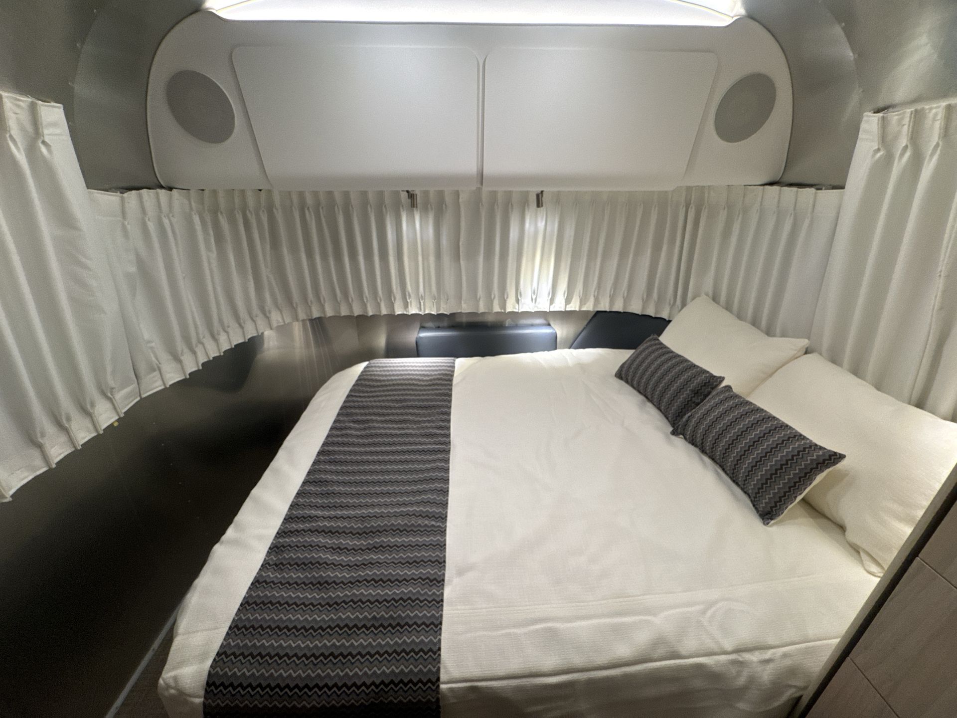 2025 Airstream 25FBQ Base