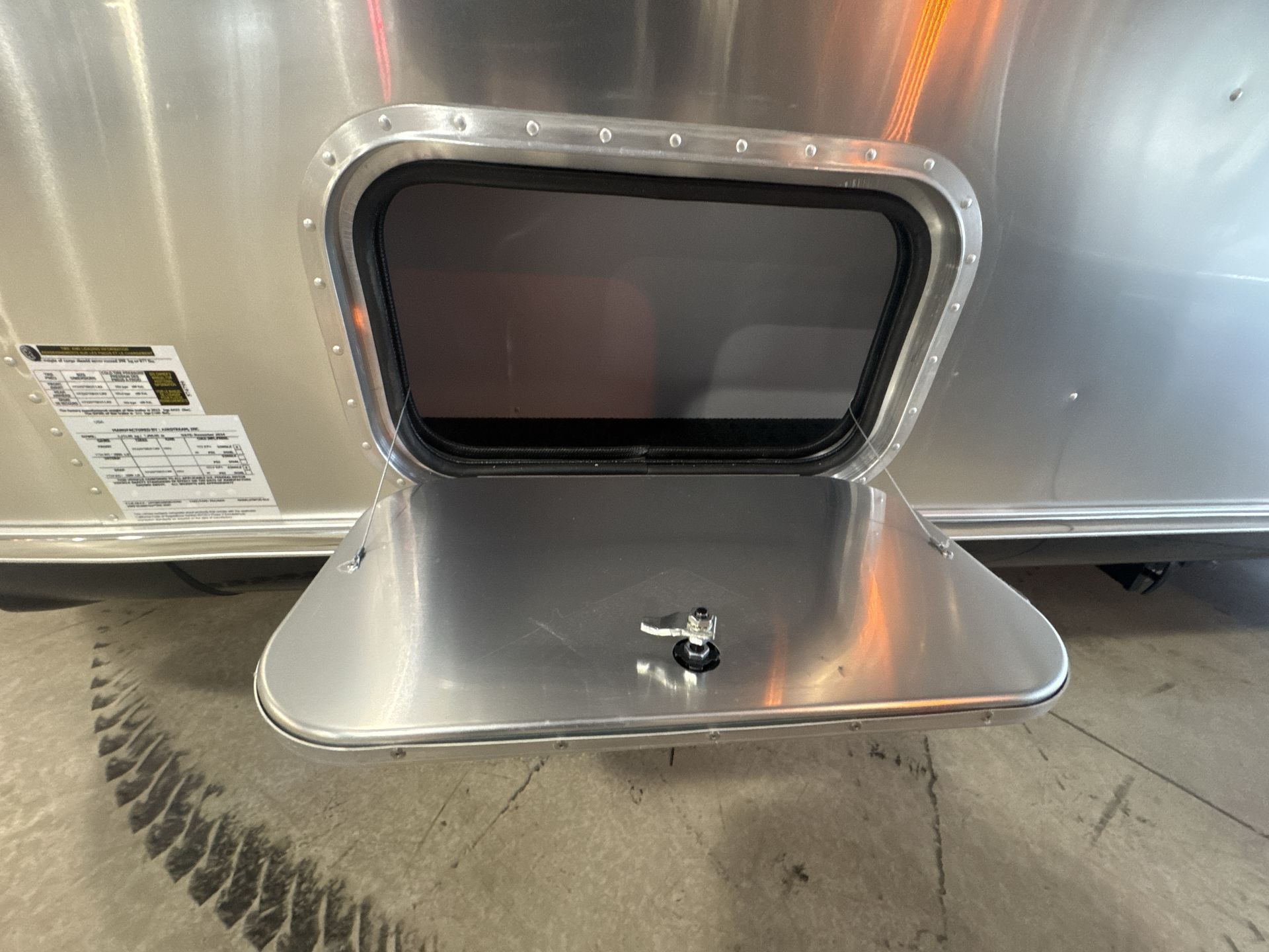 2025 Airstream 25FBT Base