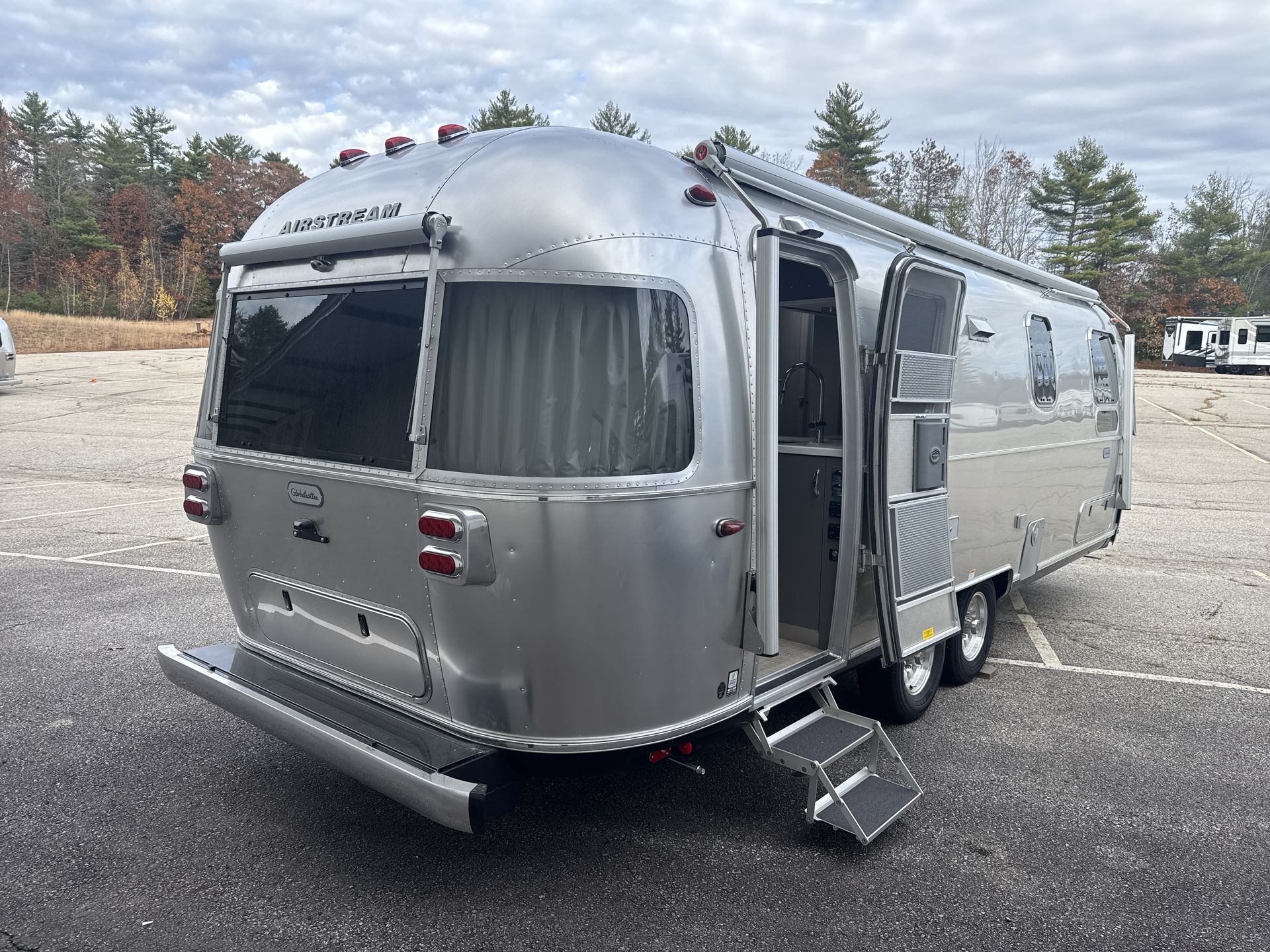 2026 Airstream 27FBT Base