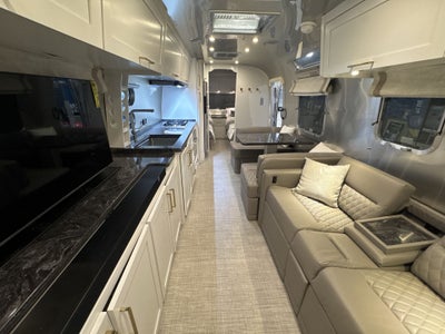 2026 Airstream 33FBT Base