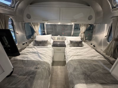 2026 Airstream 33FBT Base