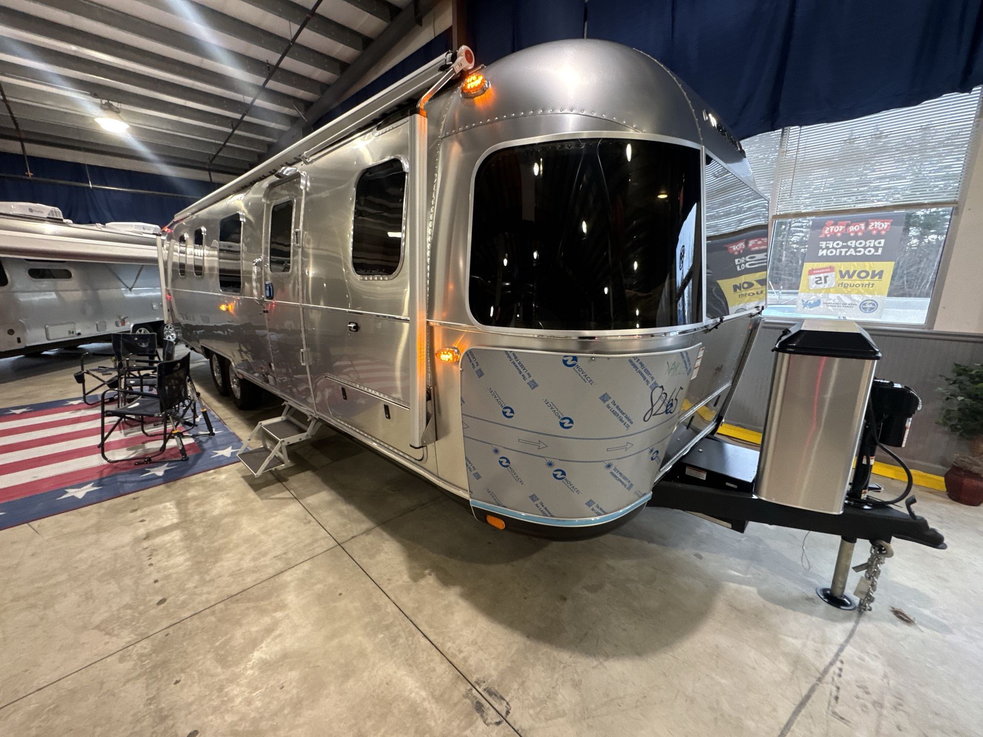2026 Airstream 33FBT Base