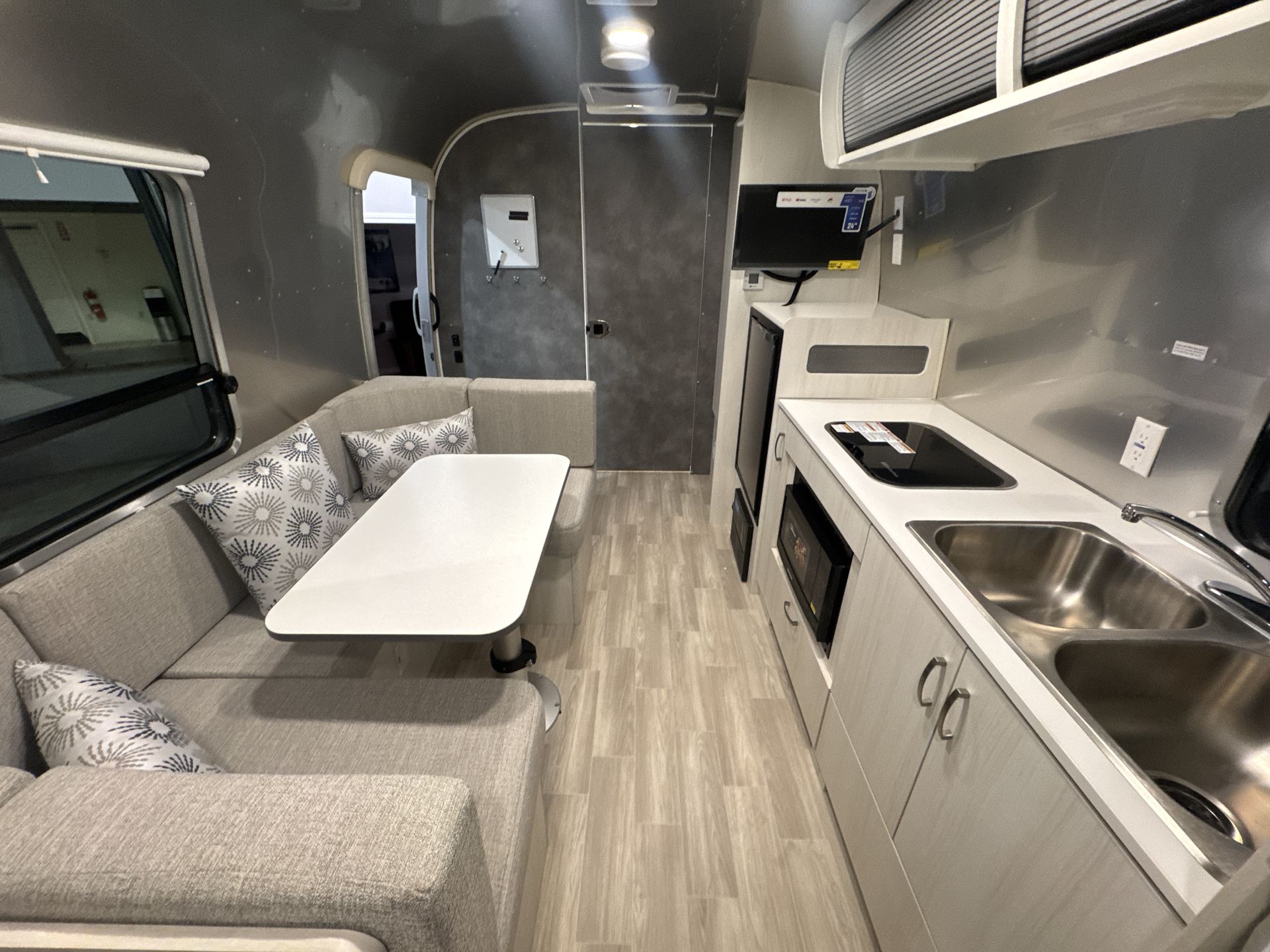 2026 Airstream 22FB Base