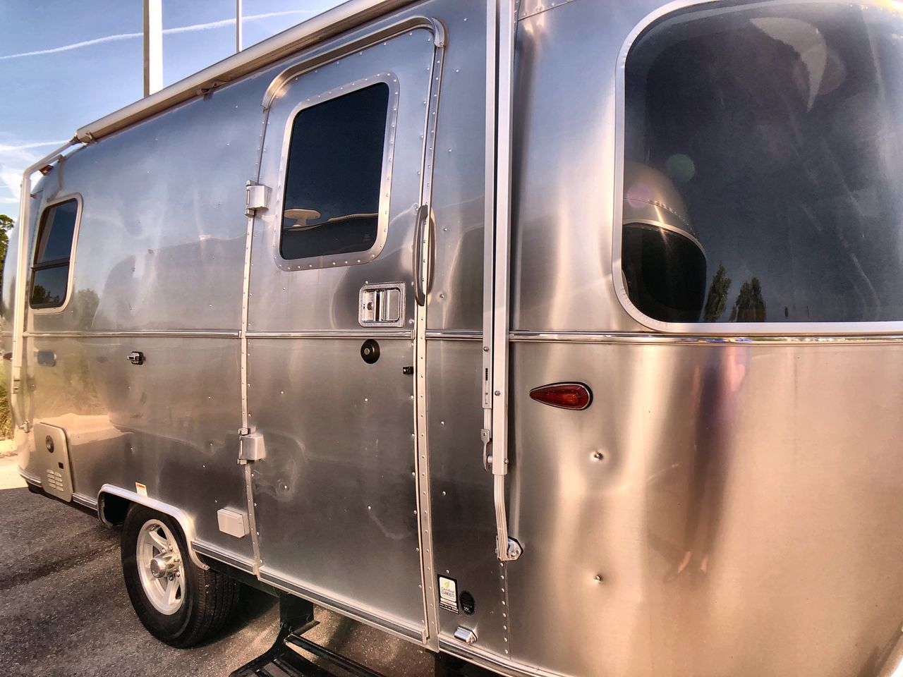 2023 Airstream 19CB Base