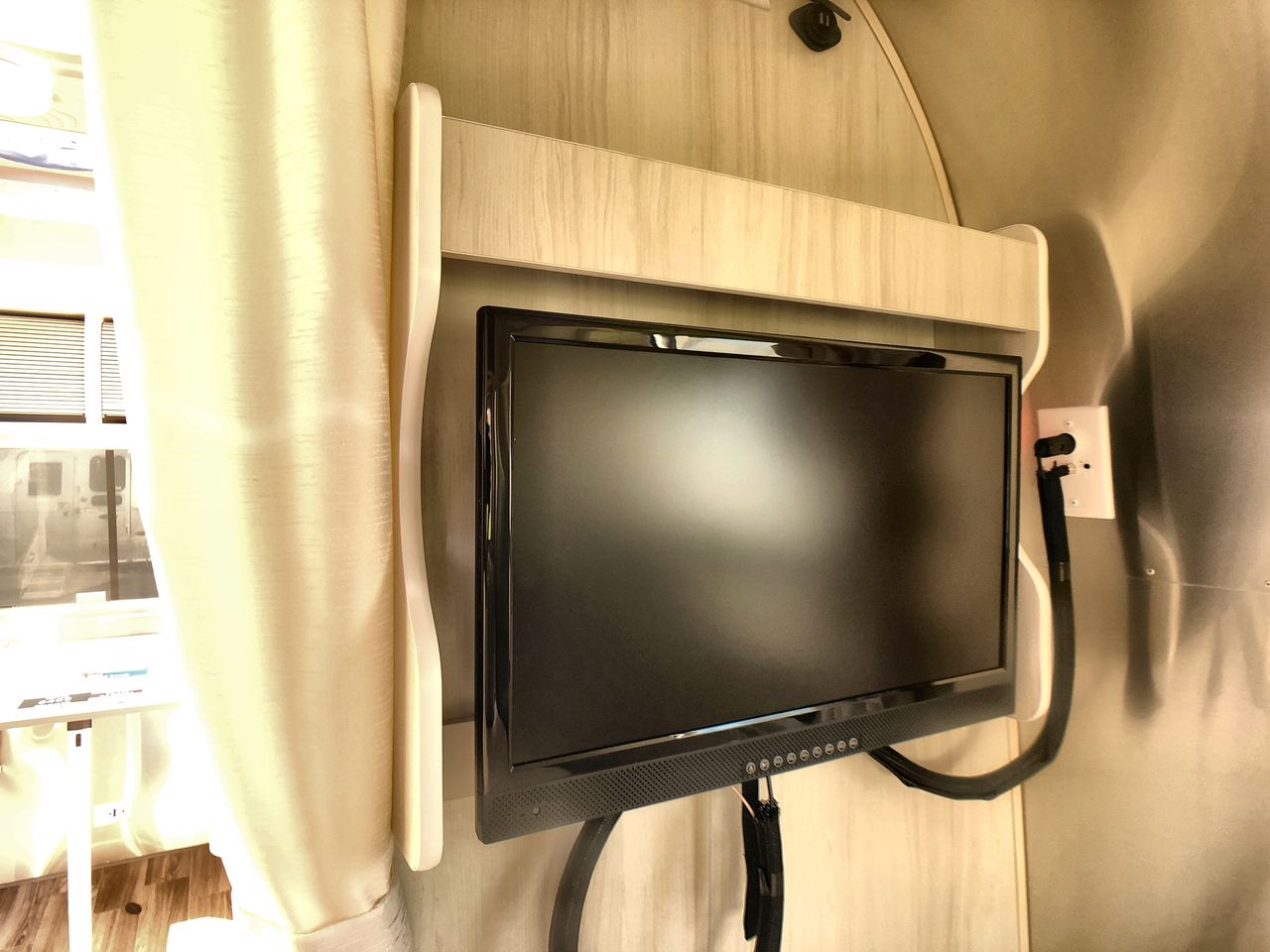 2023 Airstream 19CB Base