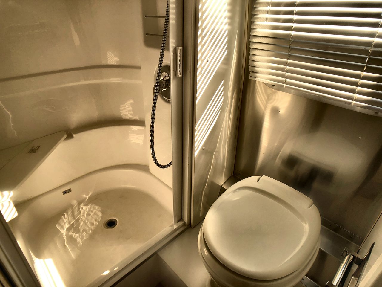 2023 Airstream 19CB Base