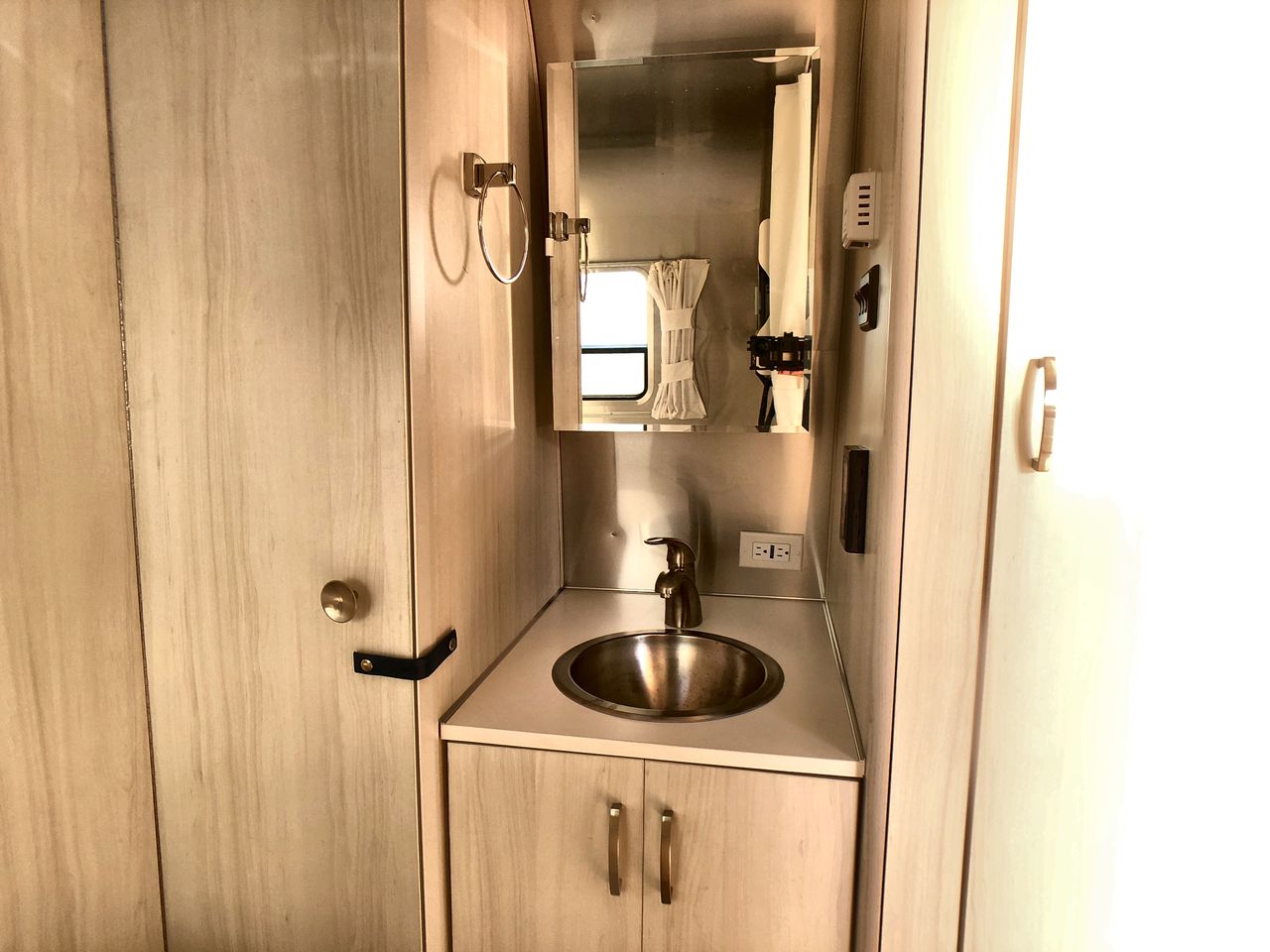 2023 Airstream 19CB Base