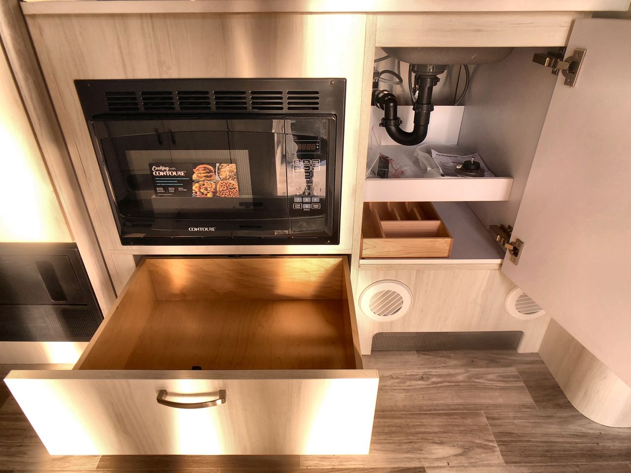 2023 Airstream 19CB Base