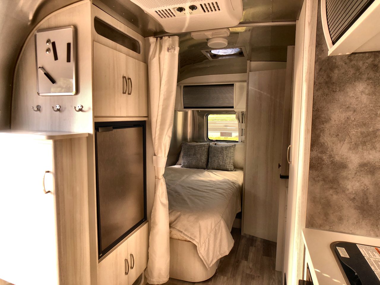 2023 Airstream 19CB Base