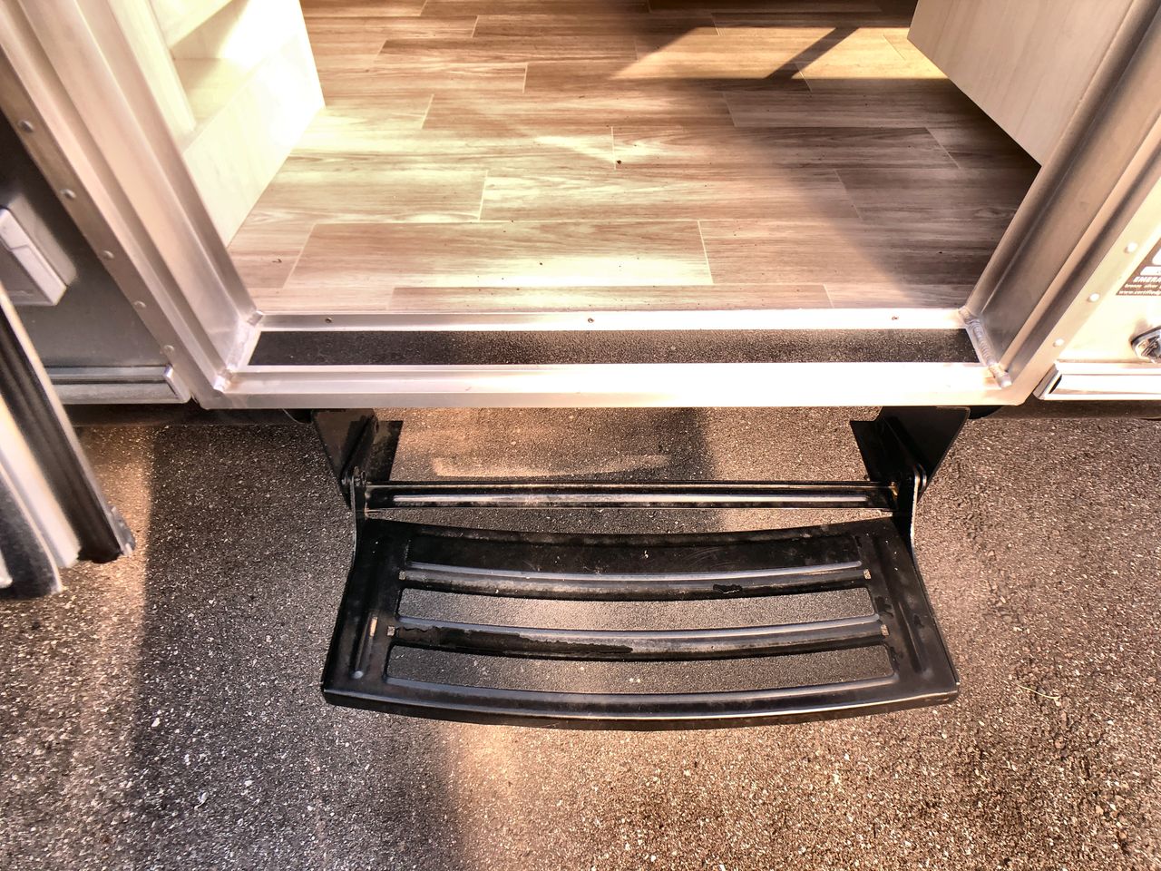 2023 Airstream 19CB Base