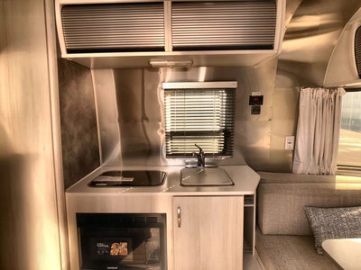 2023 Airstream 19CB Base