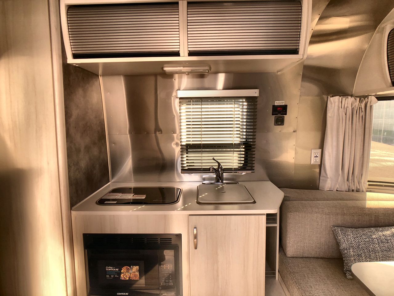 2023 Airstream 19CB Base
