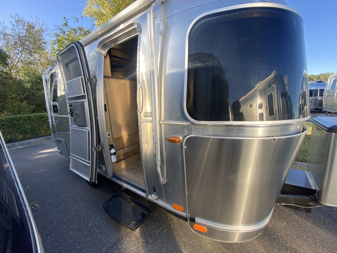 2016 Airstream 19CB Base