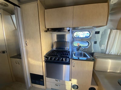 2016 Airstream 19CB Base