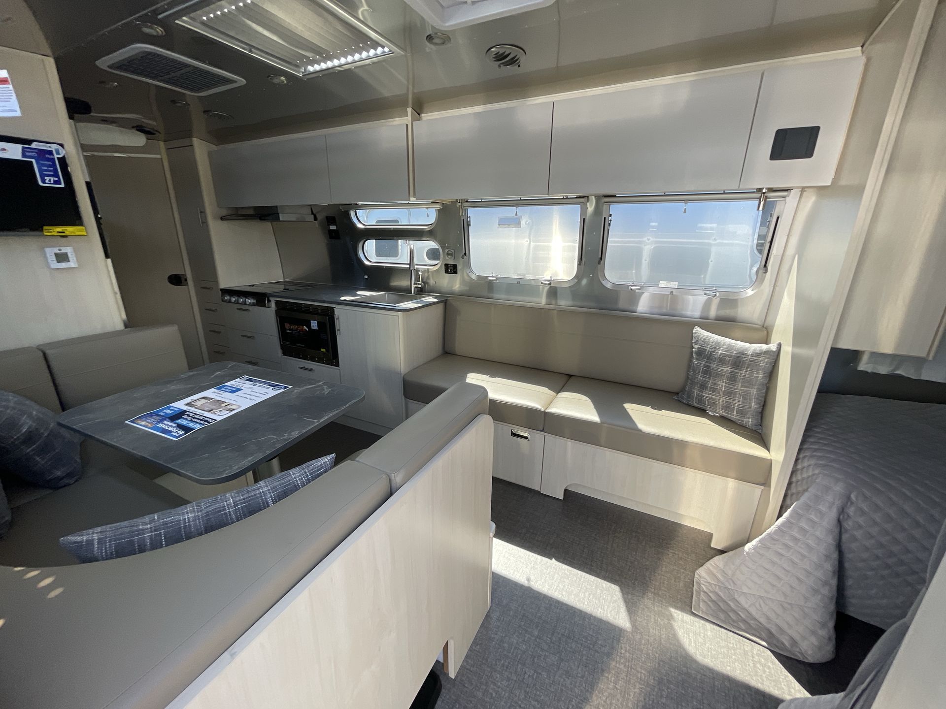 2025 Airstream 30FBBT Base